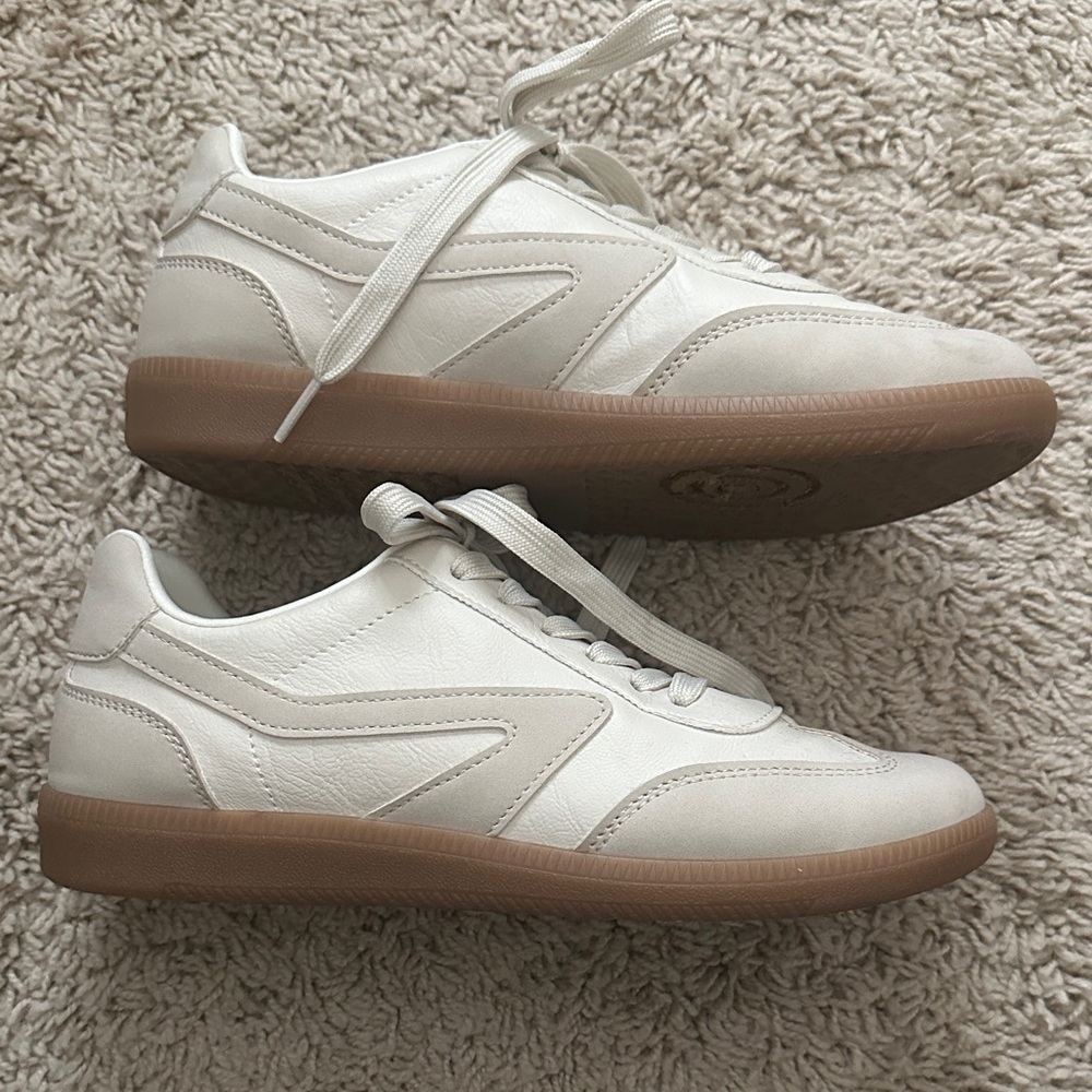 EUC size 7 DV by Dolce Vita White Sneakers - Picture 4 of 9